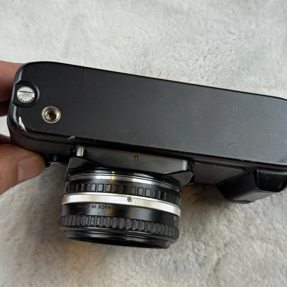 Nikon N2000 35mm Film SLR Camera‎ w/ Nikon Lens Series E 50mm 1:1.8 & Flash
